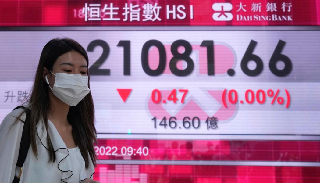 Kin Cheung/AP/TT: Börsen i Hongkong fortsätter sjunka. Arkivbild.