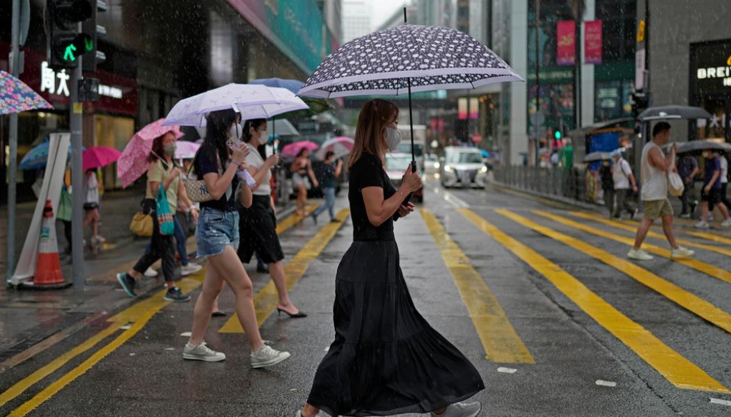 Kin Cheung AP/TT: Hongkong lättar på sina covidrestriktioner. Arkivbild.