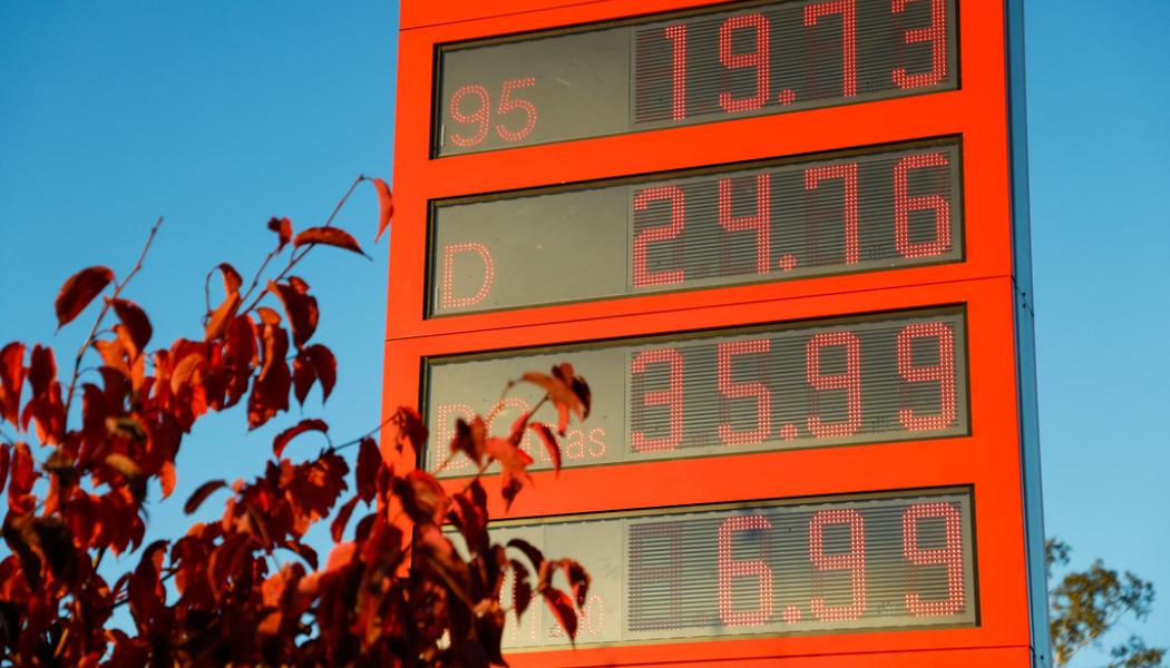 Christine Olsson/TT: I helgen går priset på bensin och diesel upp när den tillfälliga skattesänkningen, som infördes i maj, upphör.