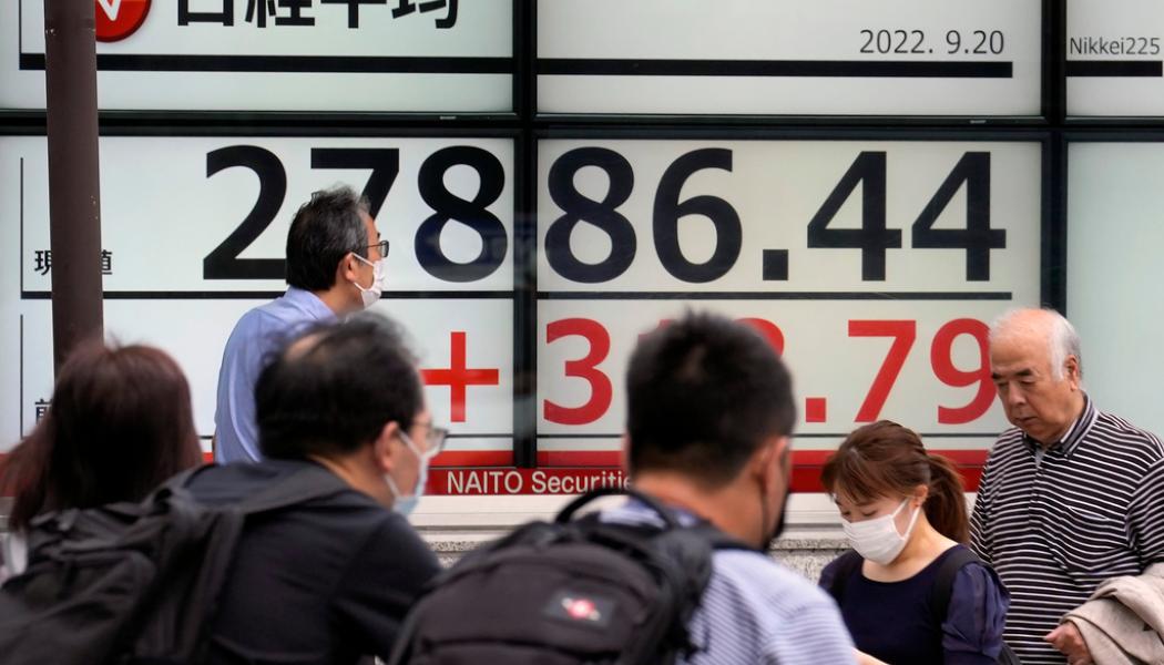 Eugene Hoshiko/AP/TT: Tokyobörsen startar på plus. Arkivbild.