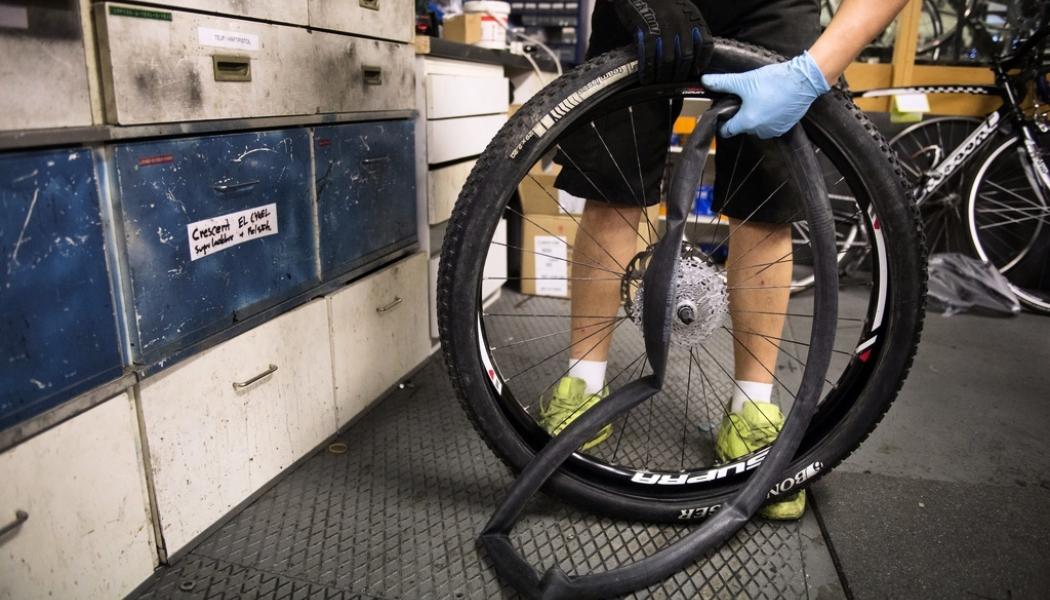 Jessica Gow / TT: Det kommer att bli dyrare att lämna in cykeln för reparation när mervärdesskatten höjs. Arkivbild.