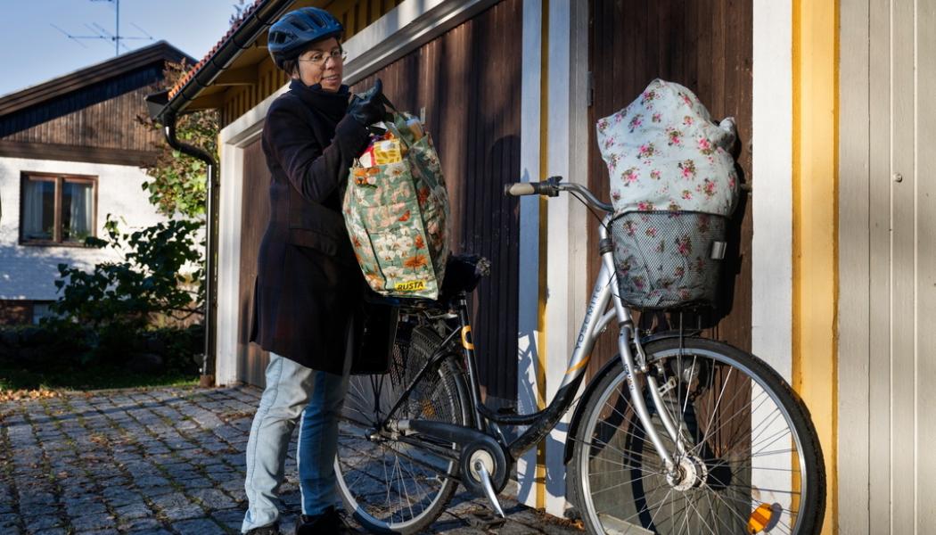 Erik Abel / TT: Åsa Axelsson cyklar överallt.