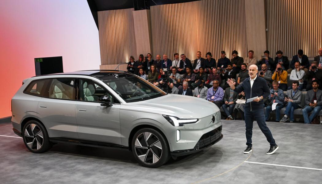 Anders Wiklund/TT: Volvos vd Jim Rowan presenterar Volvo EX90, Volvo Cars nya helt elektriska suv-modell.