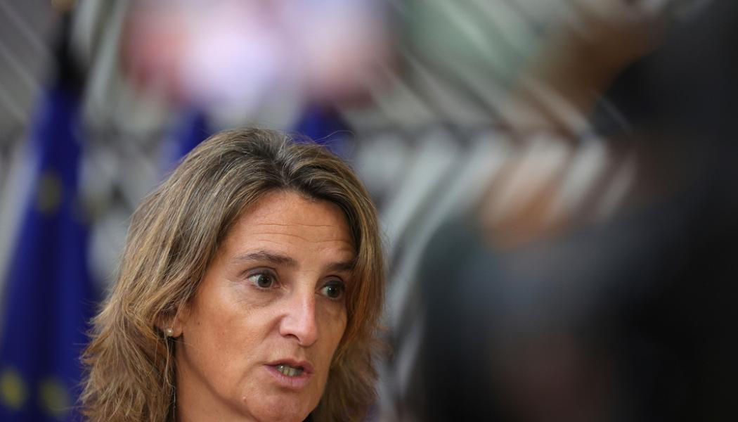 Olivier Matthys/AP/TT: Spaniens miljö- och energiminister Teresa Ribera kallar EU-kommissionens förslag om pristak på gas för ett 