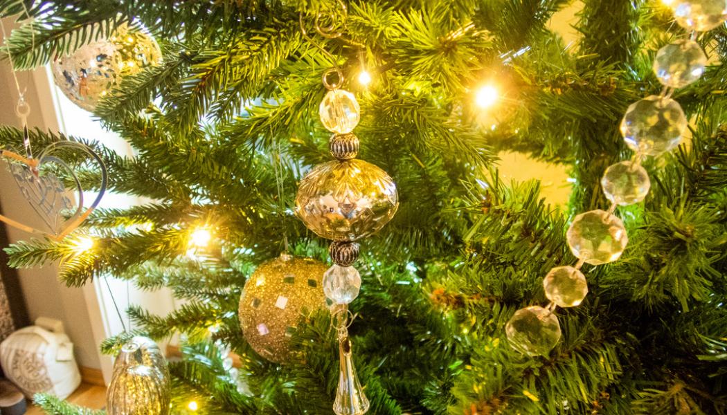 Gorm Kallestad/NTB/TT: Om du har julgransbelysningen tänd hela december kan du få betala 7 kronor i stället för 107 kronor om du byter till en led-lampa och elpriset ligger på 3 kronor per kilowattimme. Arkivbild.