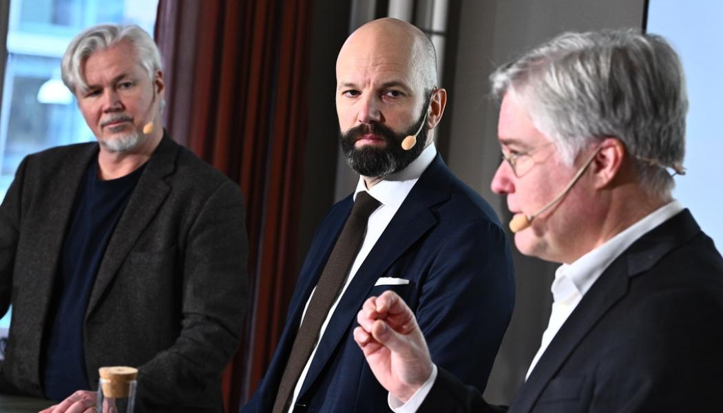 Claudio Bresciani/TT: Torbjörn Johansson, avtalssekreterare LO, Mattias Dahl, vice vd Svenskt Näringsliv, och Martin Wästfelt, förhandlingschef Unionen, under pressträff om etableringsjobb.