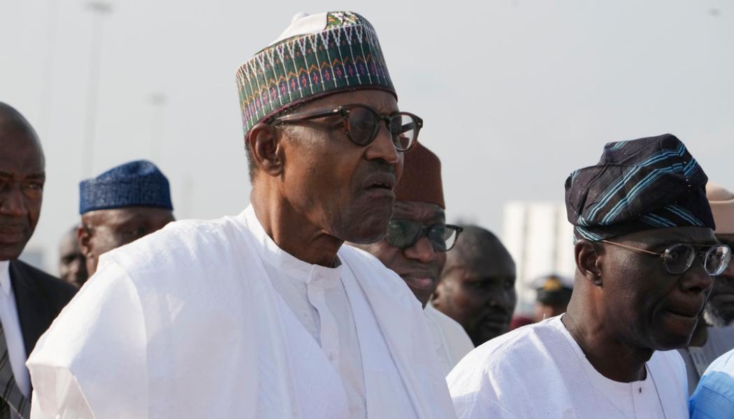 Sunday Alamba AP/TT: Nigeria, med president Muhammadu Buhari, får sänkt kreditbetyg av Moody's.