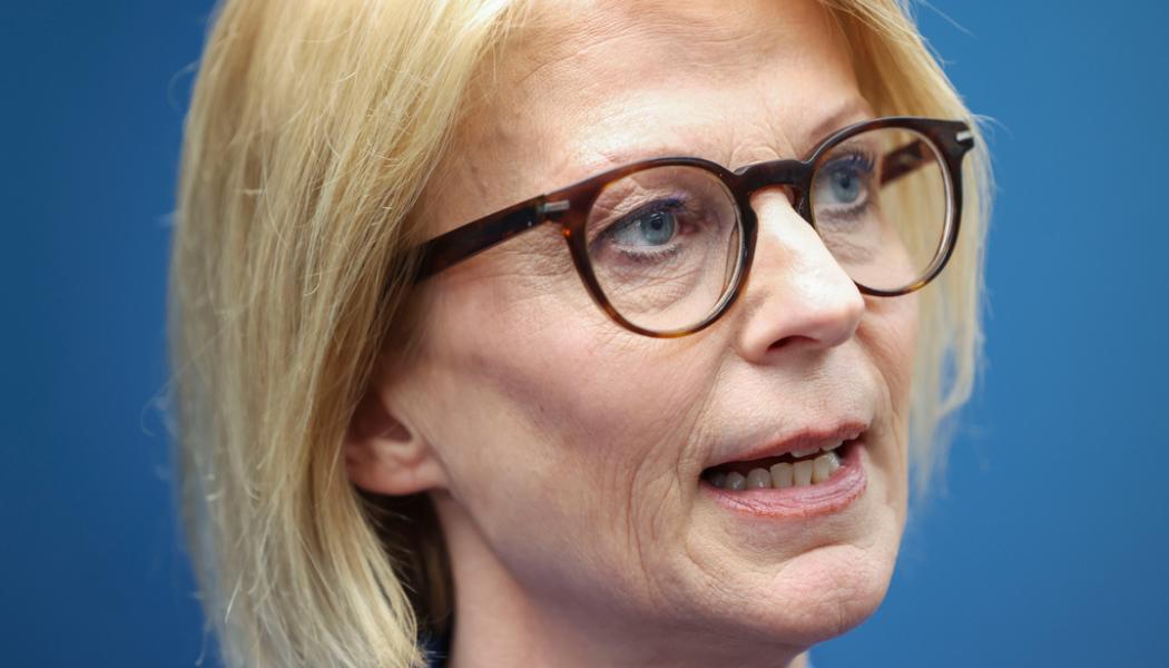 Ali Lorestani/TT: Finansminister Elisabeth Svantesson (M) uppger att hon ska snart som möjligt ska kalla till sig matjättarna för samtal. Arkivbild.