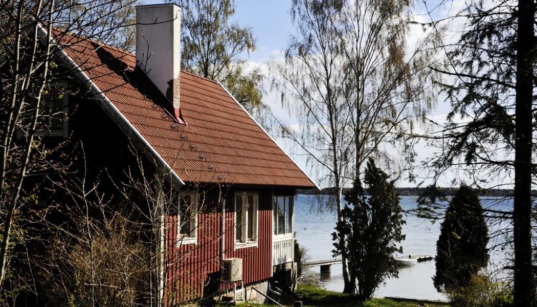 Hasse Holmberg/TT: Äntligen vår – men håll ögonen öppna när det är dags att öppna fritidshuset efter vintern. Arkivbild.