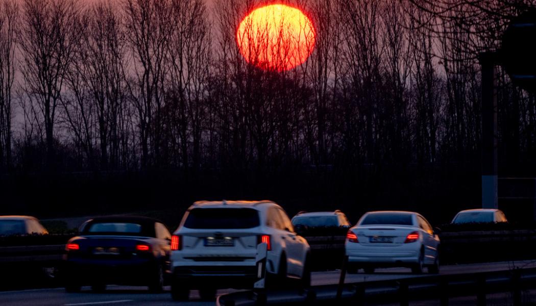 Michael Probst/AP/TT: Bilar på autobahn utanför Frankfurt. Arkivbild.