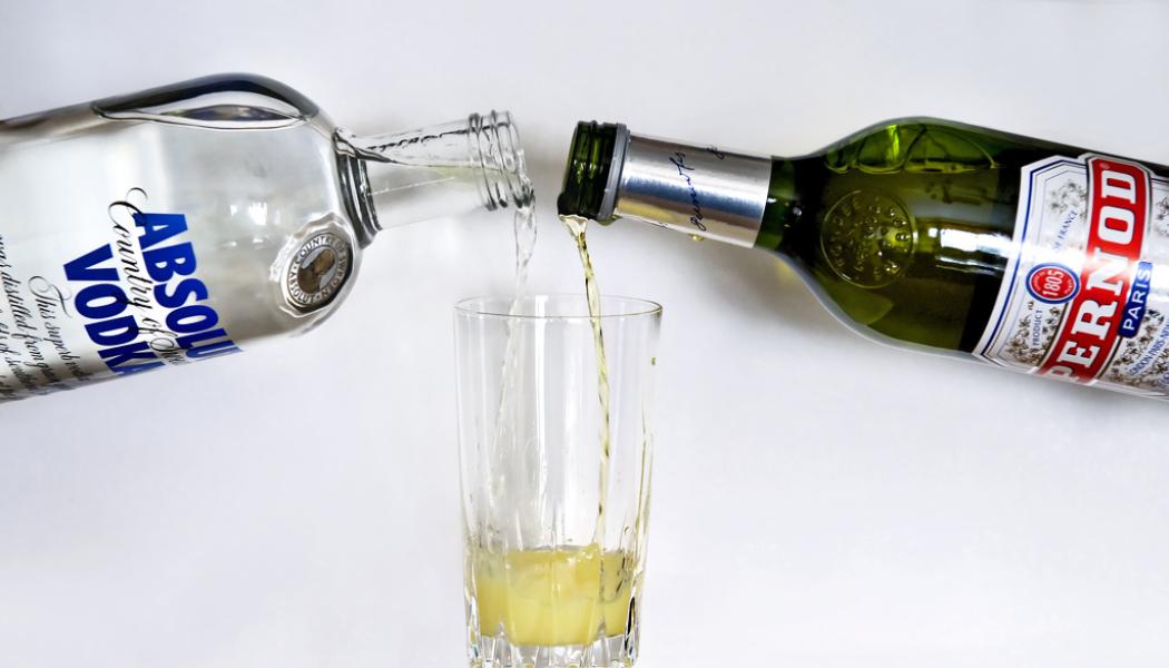 Claudio Bresciani / TT: Den franska spritjätten Pernod Ricard har beslutat att återuppta exporten till Ryssland. Arkivbild.