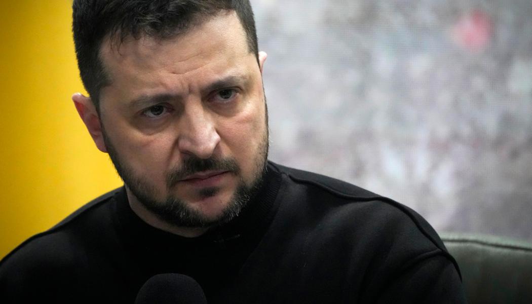 Efrem Lukatsky/AP/TT: Ukrainas president Volodymyr Zelenskyj talade när biståndsavtalet signerades på fredagen. Arkivbild.