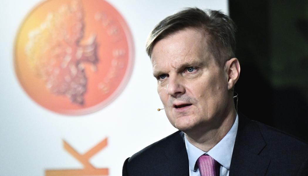 Claudio Bresciani/TT: Jens Henriksson, vd för Swedbank, ser en förflyttning av pengar till sparkonton med längre inlåsningstid. Arkivbild