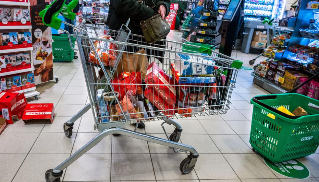 Claudio Bresciani / TT: Sänkta priser på svensk mat dröjer. Arkivbild.