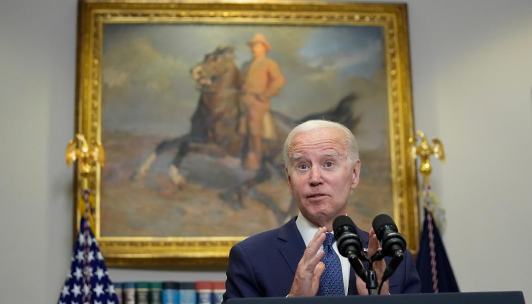 Manuel Balce Ceneta: President Joe Biden i Vita husets Roosevelt-rum.