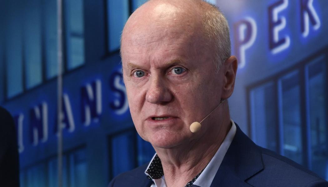 Lars Schröder/TT: Finansinspektionens generaldirektör Daniel Barr presenterar ny stabilitetsrapport. Arkivbild.