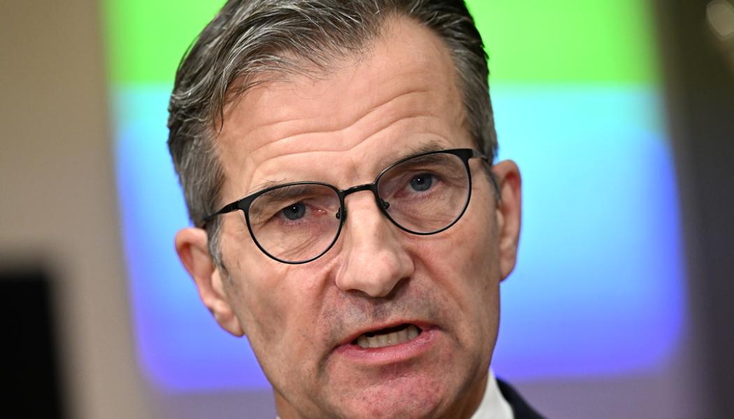 Jonas Ekströmer/TT: Riksbanken, med chefen Erik Thedéen, ser ökade risker i det finansiella systemet. Arkivbild