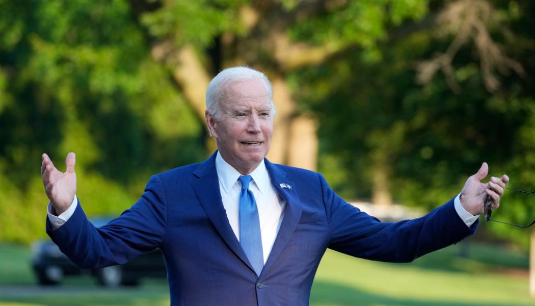 Alex Brandon/AP/TT: USA:s president Joe Biden har nu undertecknat skuldtakslagen. Arkivbild från 1 juni.
