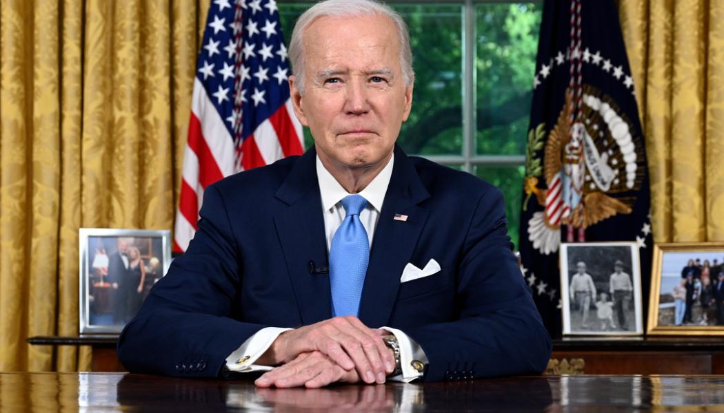 Jim Watson/AP/TT: USA:s president Joe Biden höll tal till nationen från Ovala kontoret i Vita huset i Washington.