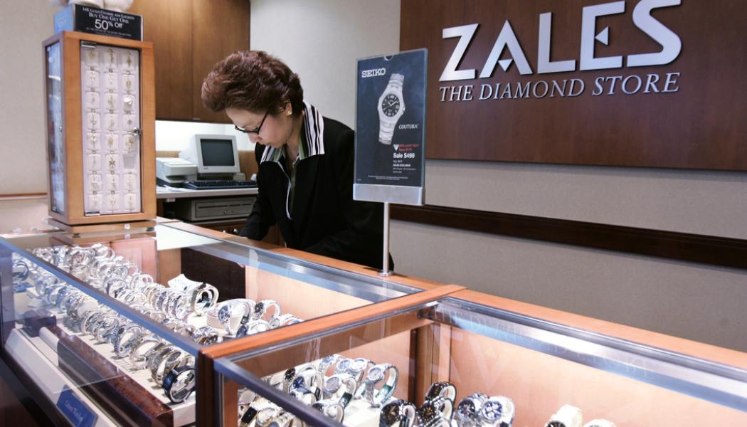 PAUL SAKUMA AP/TT: Färre förlovningar efter pandemirestriktionerna i kombination med inflationen slår mot juvelförsäljningen, enligt branschjätten Signet Jewelers i USA. Arkivbild