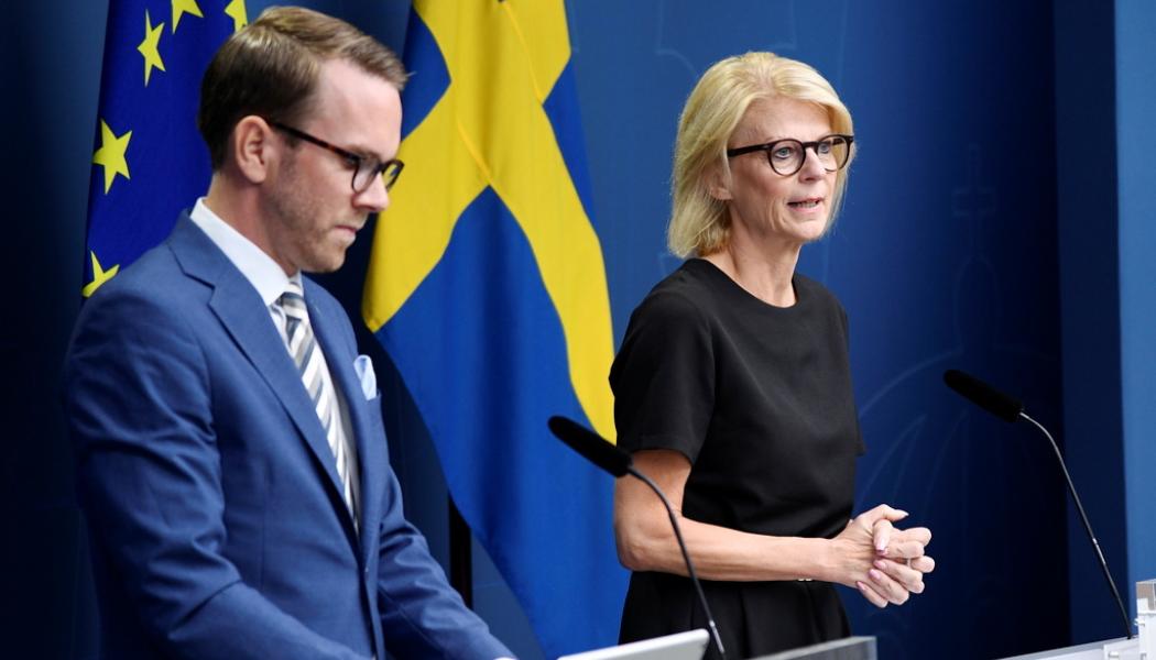 Lars Schröder/TT: Finansminister Elisabeth Svantesson (M) och infrastruktur- och bostadsminister Andreas Carlson (KD) presenterar nya förslag på bostadsområdet.