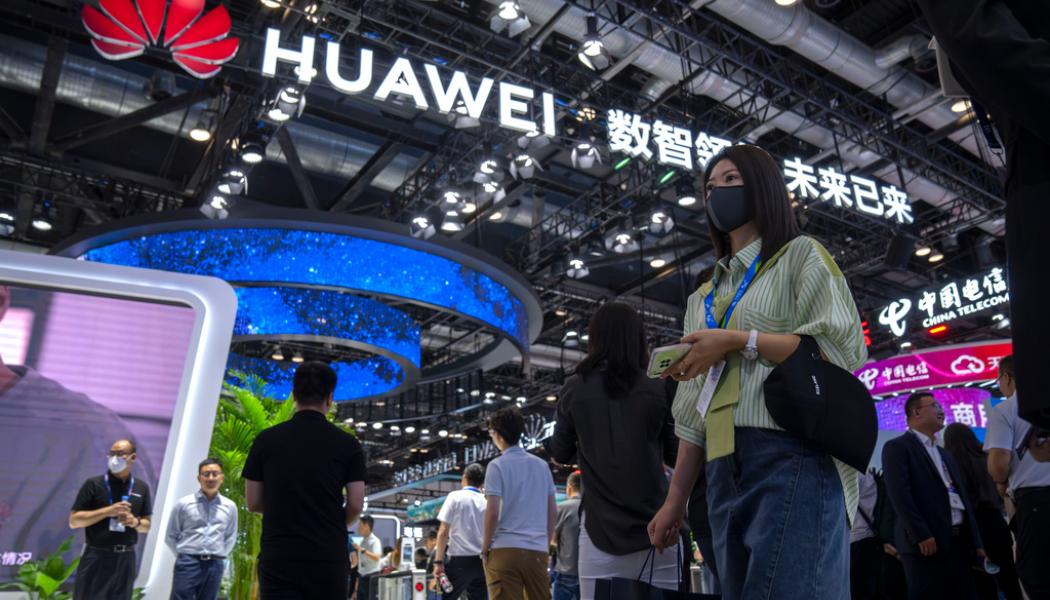 Mark Schiefelbein AP/TT: Huawei ökade försäljningen första halvåret 2023. Arkivbild.