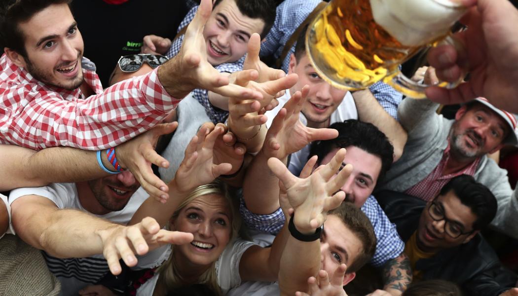 Matthias Schrader/AP/TT: Suget efter alkoholfri öl i Tyskland har vuxit markant under de senaste åren. Arkivbild.