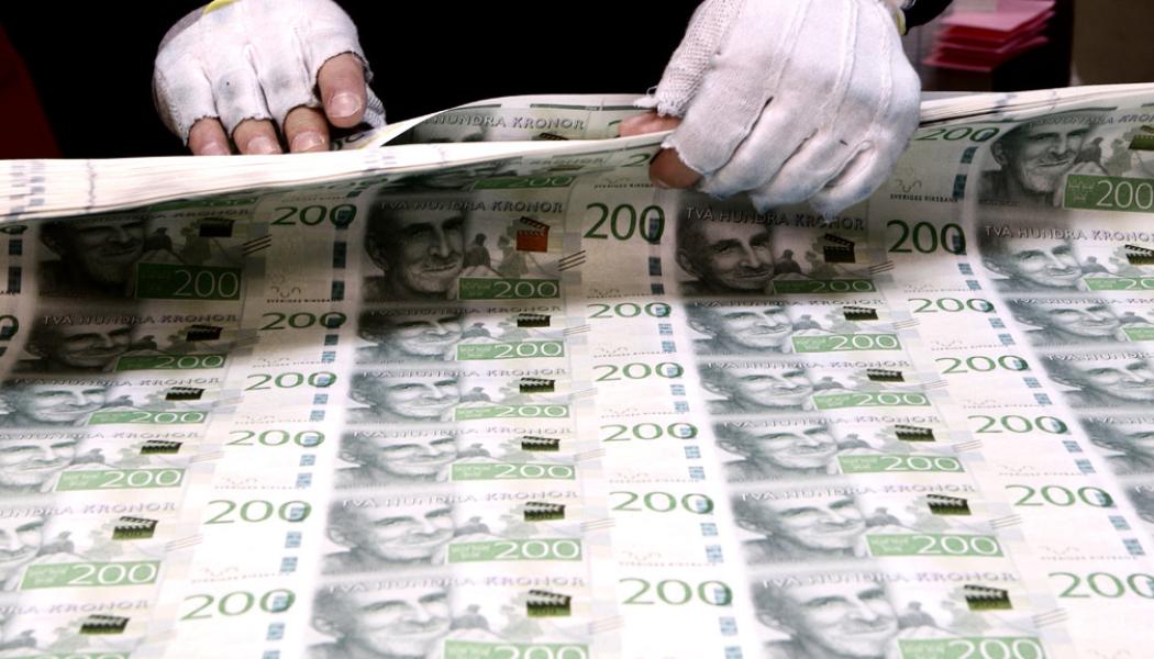 Riksbanken Handout/TT: Du får allt mindre för dina kronor när kursen faller mot andra valutor. Arkivbild