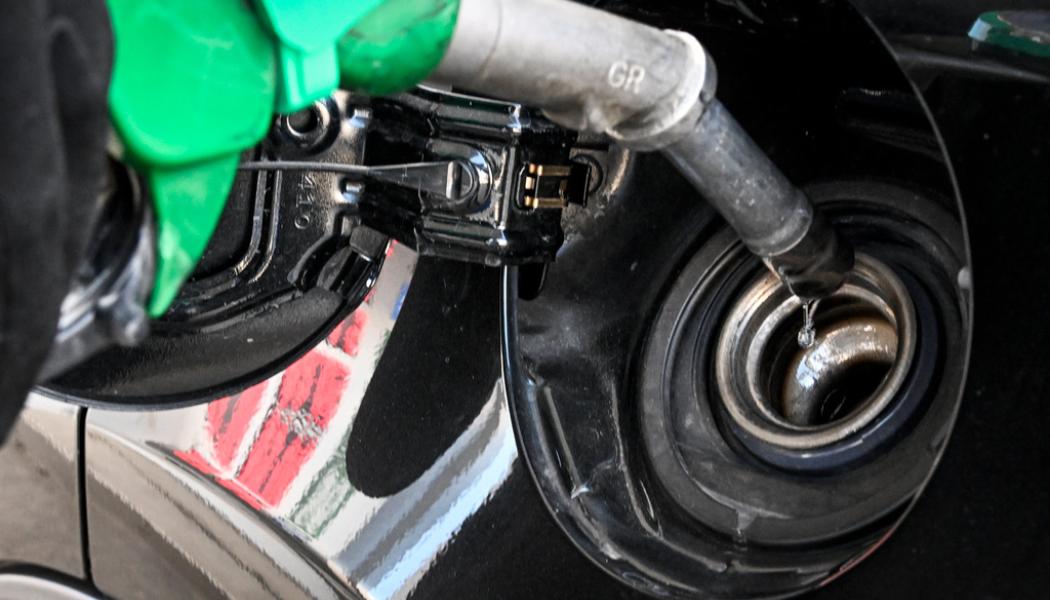 Janerik Henriksson/TT: Dieselpriset sänks efter en helg med årets högsta priser. Arkivbild