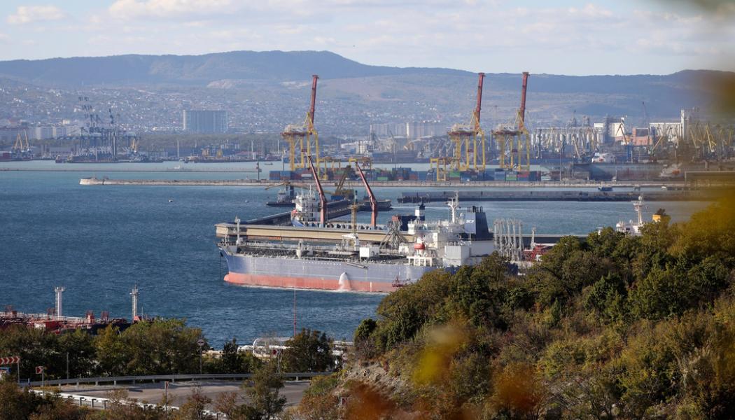 AP/TT: Rysk oljetanker i oljehamnen i Novorossijsk, Ryssland. Arkivbild