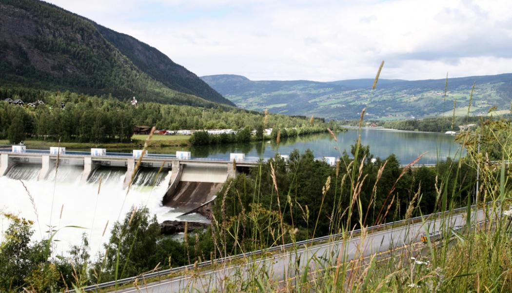 Sigurdsøn, Bjørn: Proppfulla vattenmagasin ger billig el. Här Hunderfossen i Norge. Arkivbild.