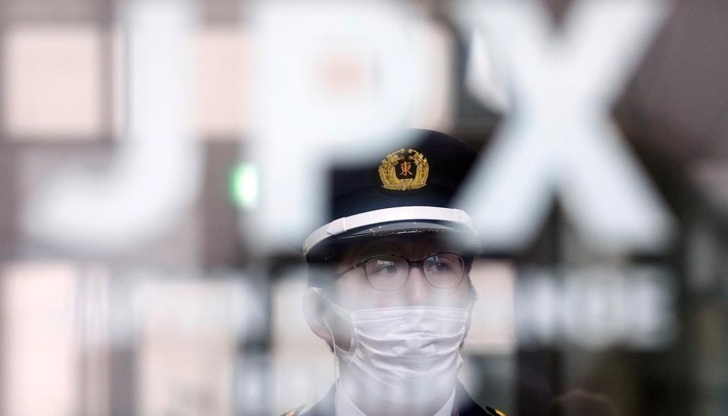 Eugene Hoshiko/AP/TT: Utvecklingen var blandad på de ledande Asienbörserna i den inledande fredagshandeln.