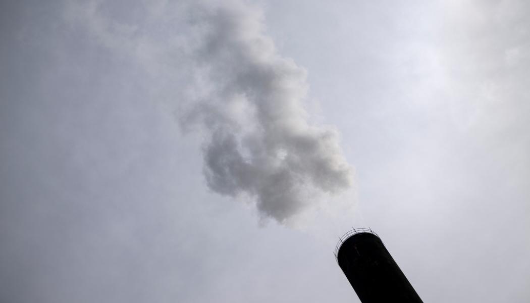 Johan Nilsson/TT: Det oljeeldade Karlshamnsverket sattes i beredskapsläge fredag morgon. Arkivbild.