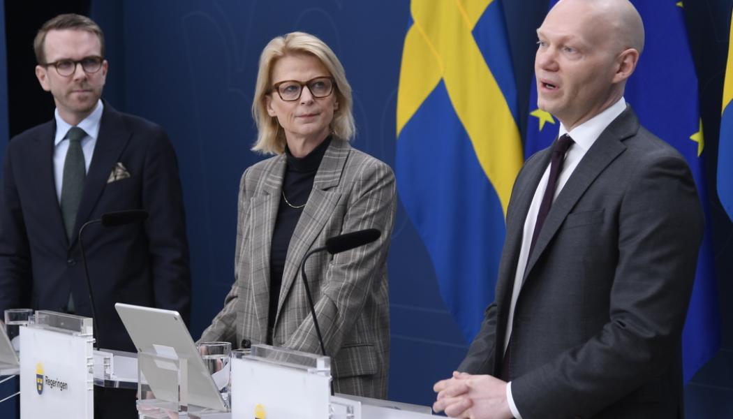 Fredrik Surell/TT: Finansminister Elisabeth Svantesson (M), finansmarknadsminister Niklas Wykman (M) och infrastruktur- och bostadsminister Andreas Carlson (KD) under pressträff om åtgärder för att minska överskuldsättning.