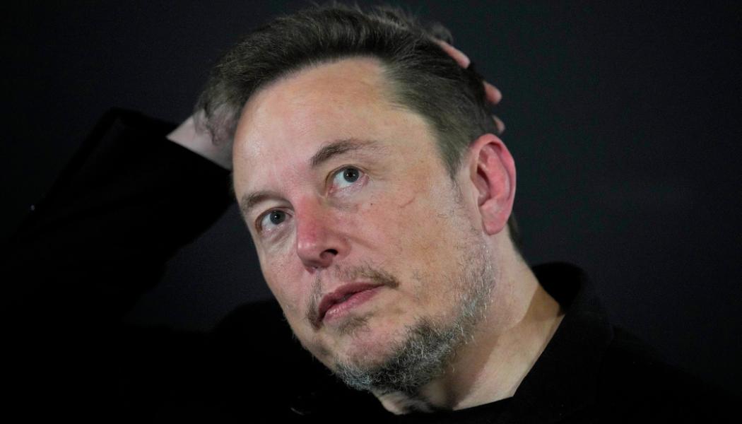 Kirsty Wigglesworth AP/TT: Personal på elbilstillverkaren Tesla befarar att företaget, med vd Elon Musk i spetsen, siktar på stora personalnedskärningar. Arkivbild