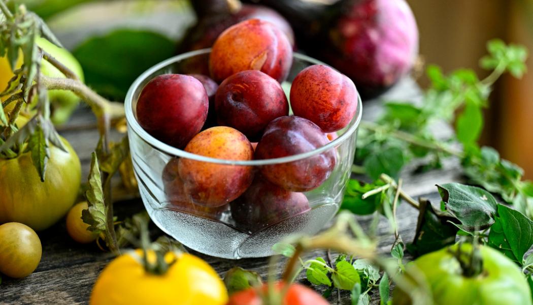 Johan Nilsson/TT: Frukt och grönt har blivit dyrare och försäljningen minskade under 2023. Arkivbild.