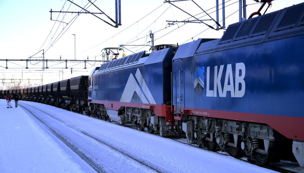 Janerik Henriksson/TT: Att leverera järnmalmen som nu lagts på hög kommer att ta lång tid eftersom LKAB redan fyller de tio tåg man kör i snitt om dagen med sin dagliga produktion. Arkivbild.