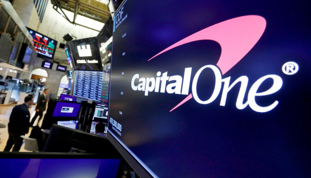 Richard Drew: I USA köper banken Capital One konkurrenten Discover Financial genom att erbjuda Capital-aktier. Affären är värd drygt 360 miljarder i kronor – 35 miljarder i dollar.