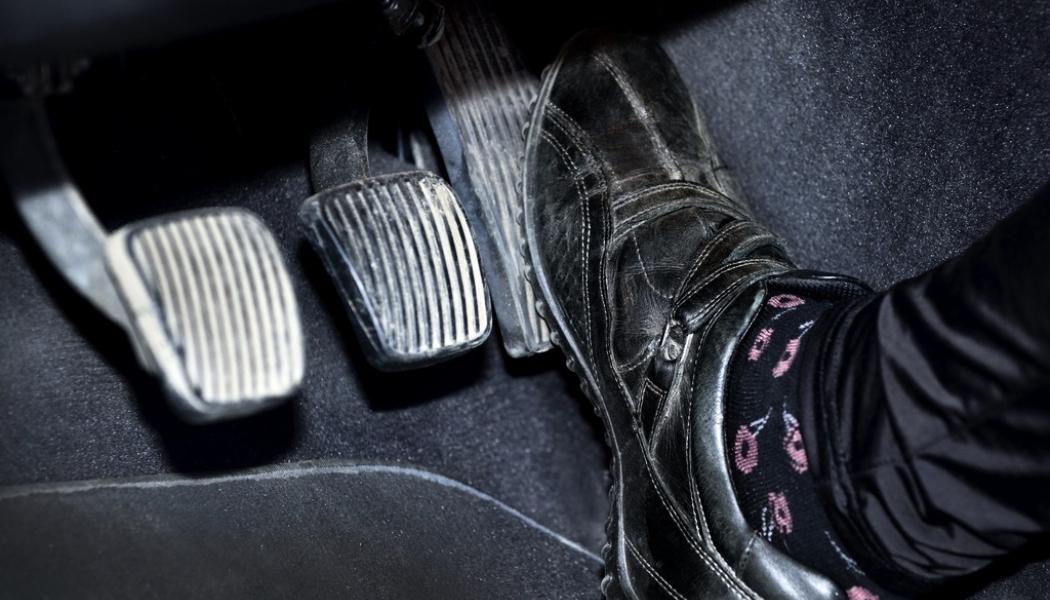 Claudio Bresciani / TT: Foten på gasen – så ska pengarna komma till pensionärerna. Arkivbild.