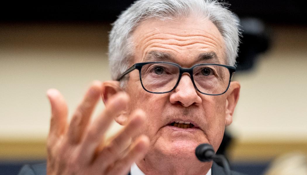 Andrew Harnik AP/TT: Fed-chefen Jerome Powell håller tal och frågas ut i kongressen. Arkivbild