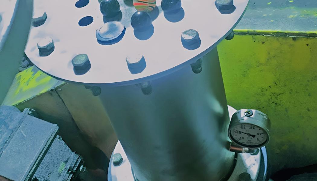 4_Performance test on vacuum pump. Photo: Oradok MTK