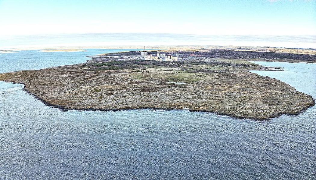 Videberg Krafts projekt på Väröhalvön har ännu inte fattat något slutligt investeringsbeslut. Projektet befinner sig fortfarande i tillstånds- och utvecklingsfasen. Om tidsplanen håller kan den första reaktorn tas i drift under mitten av 2030-talet. SMR-tekniken har ännu inte tagits i kommersiell drift i Europa, men flera projekt utvecklas samtidigt i Storbritannien, Tjeckien, Sverige och andra länder. Ringhals kärnkraftverk på västkusten kan få sällskap av tre nya små modulära reaktorer på Väröhalvön. Foto: Vattenfall.
