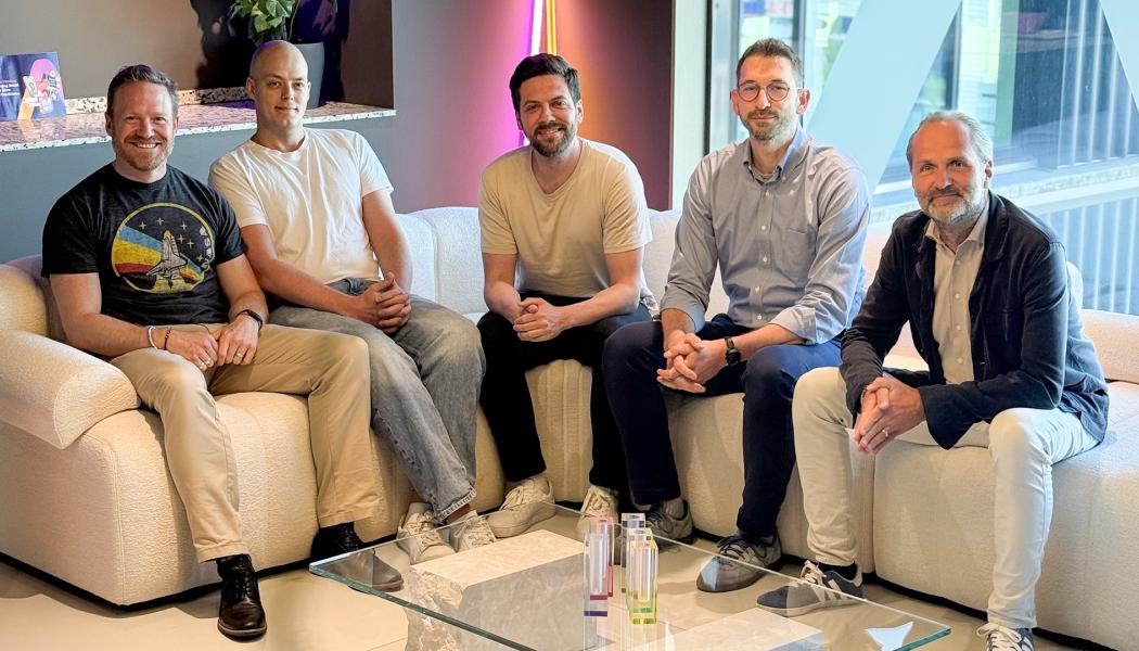 Tre grundare flankerade av AI Gothenburgs Viktor Gold och Michael Yngfors: Mikael Karlgren, Barrion, Niclas Lundgren, Konfliktkollen och Christian Fleischer, Cognivity AI. Foto: AI Gothenburg / Business Region Göteborg