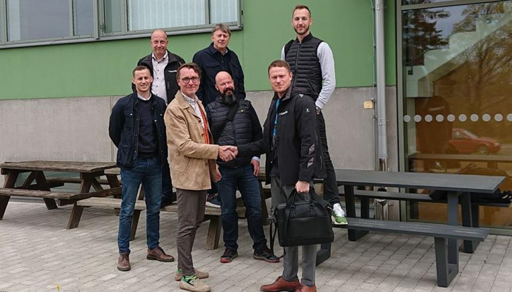 Bakre raden från vänster: Fredrik Nordahl Bravida Mats Mattsson Skövde Energi Jonas Söderström Mastervolt Främe raden från vänster: Oscar Arvidsson Mastervolt Erik Mikaelsson Johan Magnusson Skövde Energi Elon Lövgren Bravida. Foto: Bravida