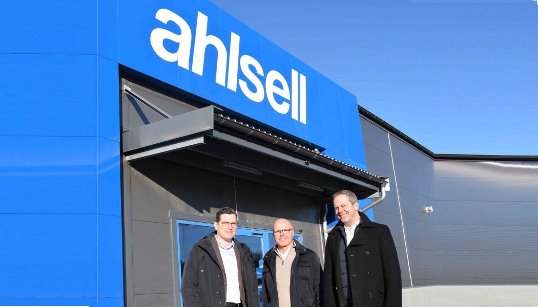 Christian Morton-Fincham Regionchef Ahlsell, Mats Berntsson VD Ytterbygg och Magnus Häggström, distriktschef Ahlsells butiker. Foto: Ytterbygg