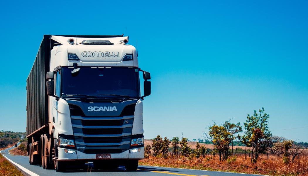 Internationella vägtransportunionen rapporterar en brist på 380 000 förare förra året. Foto: gabriel santos/unsplash