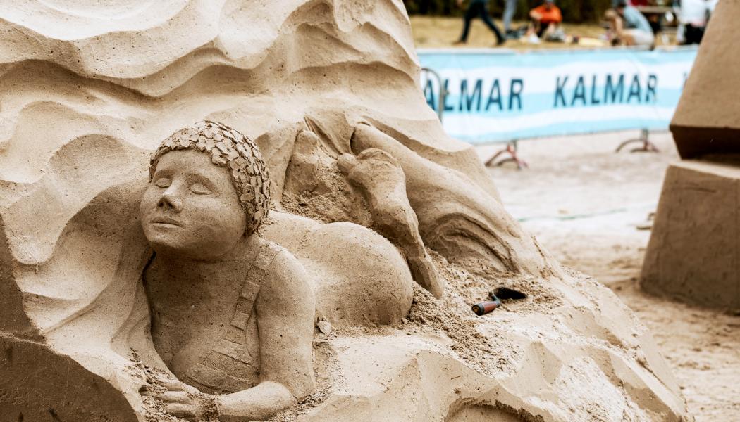 Kalmar International Sandsculpture Festival 2024 äger rum vid Kalmarsundsbadet den 15–19 juli. Foto: Alexander Hall