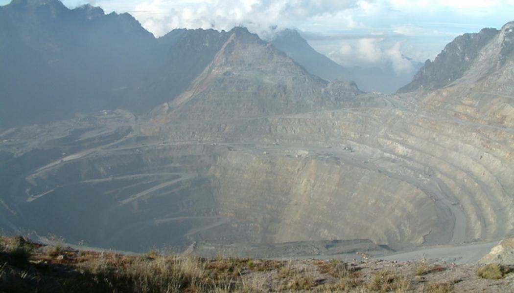 Grasberg-gruvan i Indonesien är ett av världens djupaste dagbrott. Foto: Alfindra Primaldhi/Wikimedia Commons