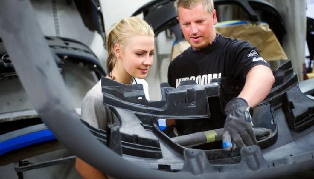 Skolverkets statistik visar att andelen tjejer som sökt fordons- och transportprogrammet ökat med 16 procent jämfört med i fjol. Foto: Transportföretagen