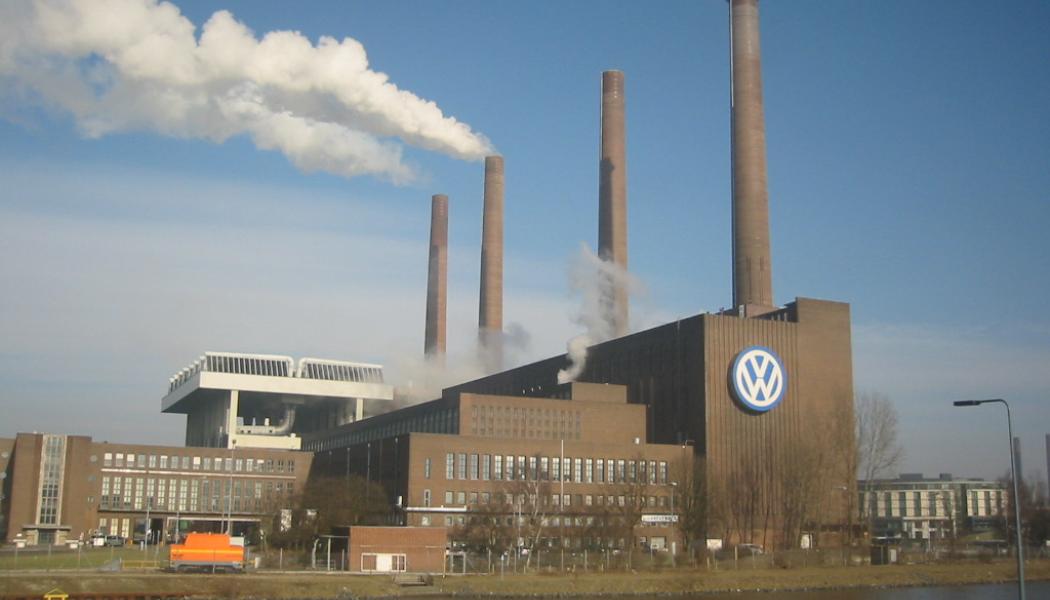 Volkswagen-fabrik i Wolfsburg, Tyskland. Foto: AndreasPraefcke/Wikimedia Commons 